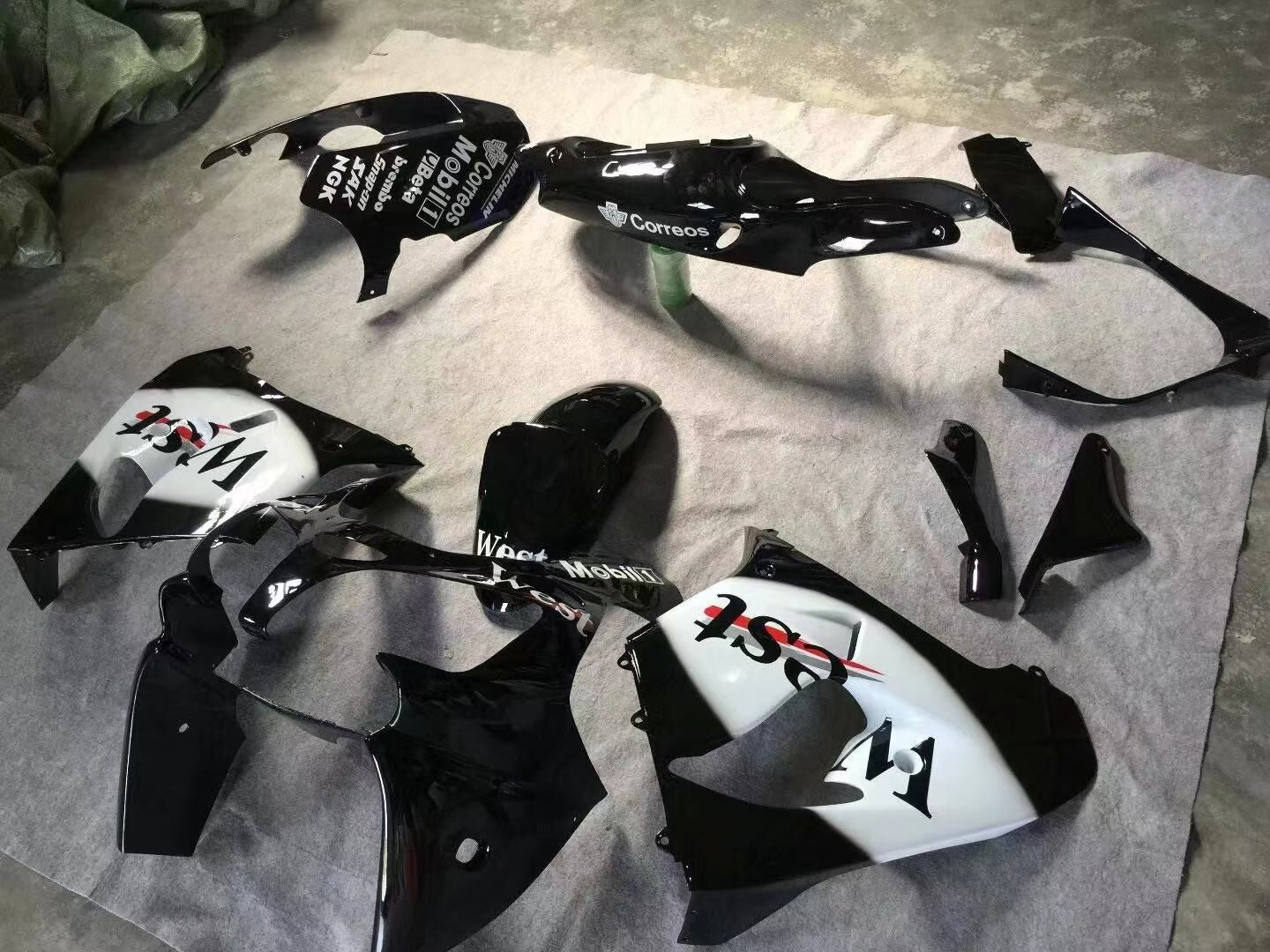 Verkleidungen für Kawasaki ZX9R 2000-2001 Glänzend schwarz und Weiß