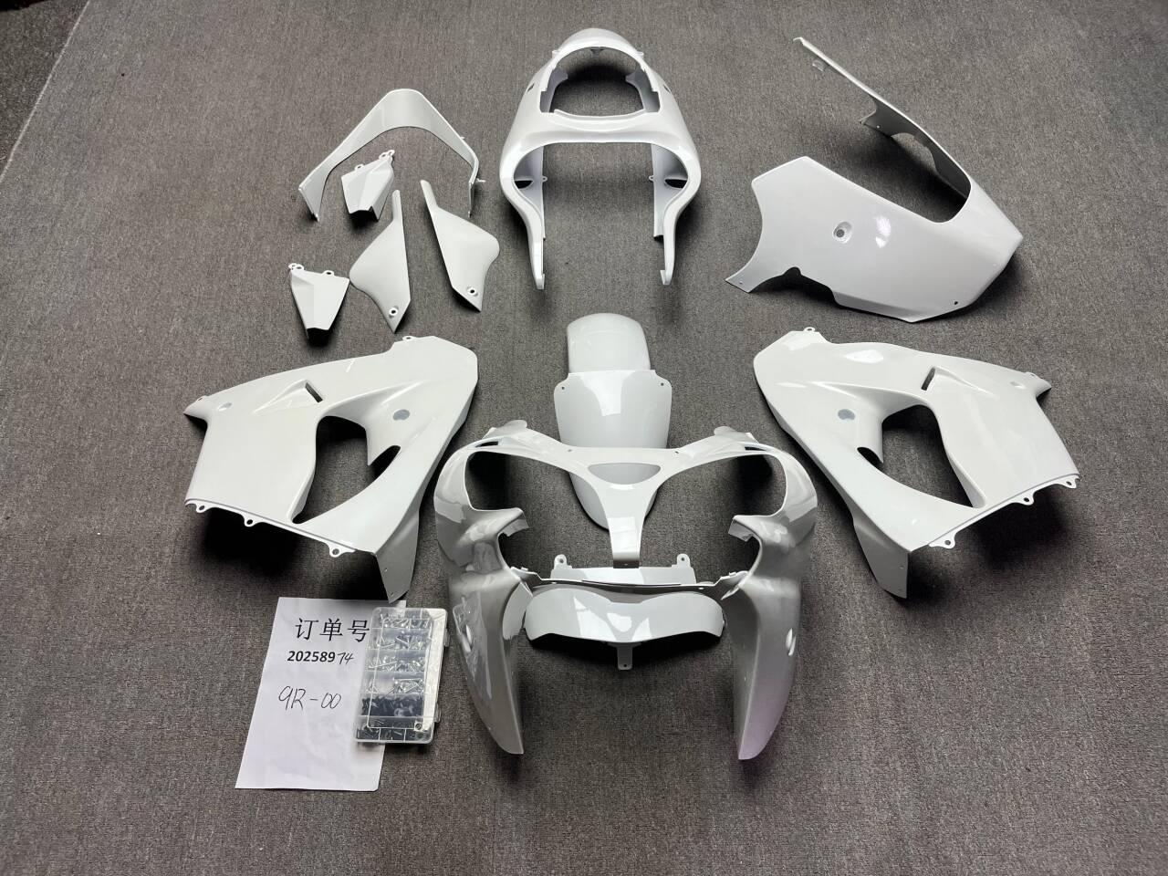 Kawasaki ZX9R 2000-2001 Pearl White & Glossy black – Summit Fairings