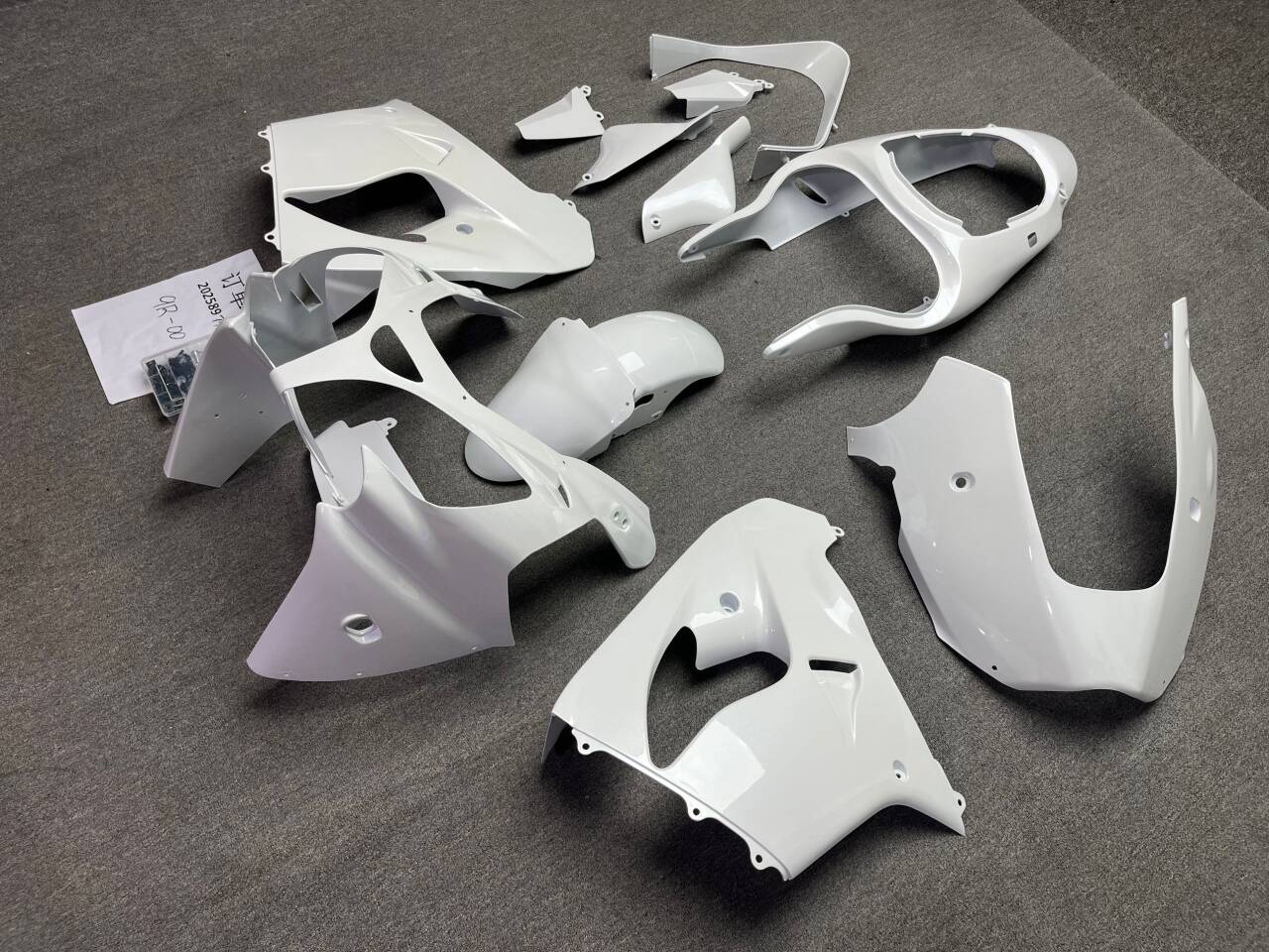 Kawasaki ZX9R 2000-2001 Pearl White & Glossy black - الصورة 7