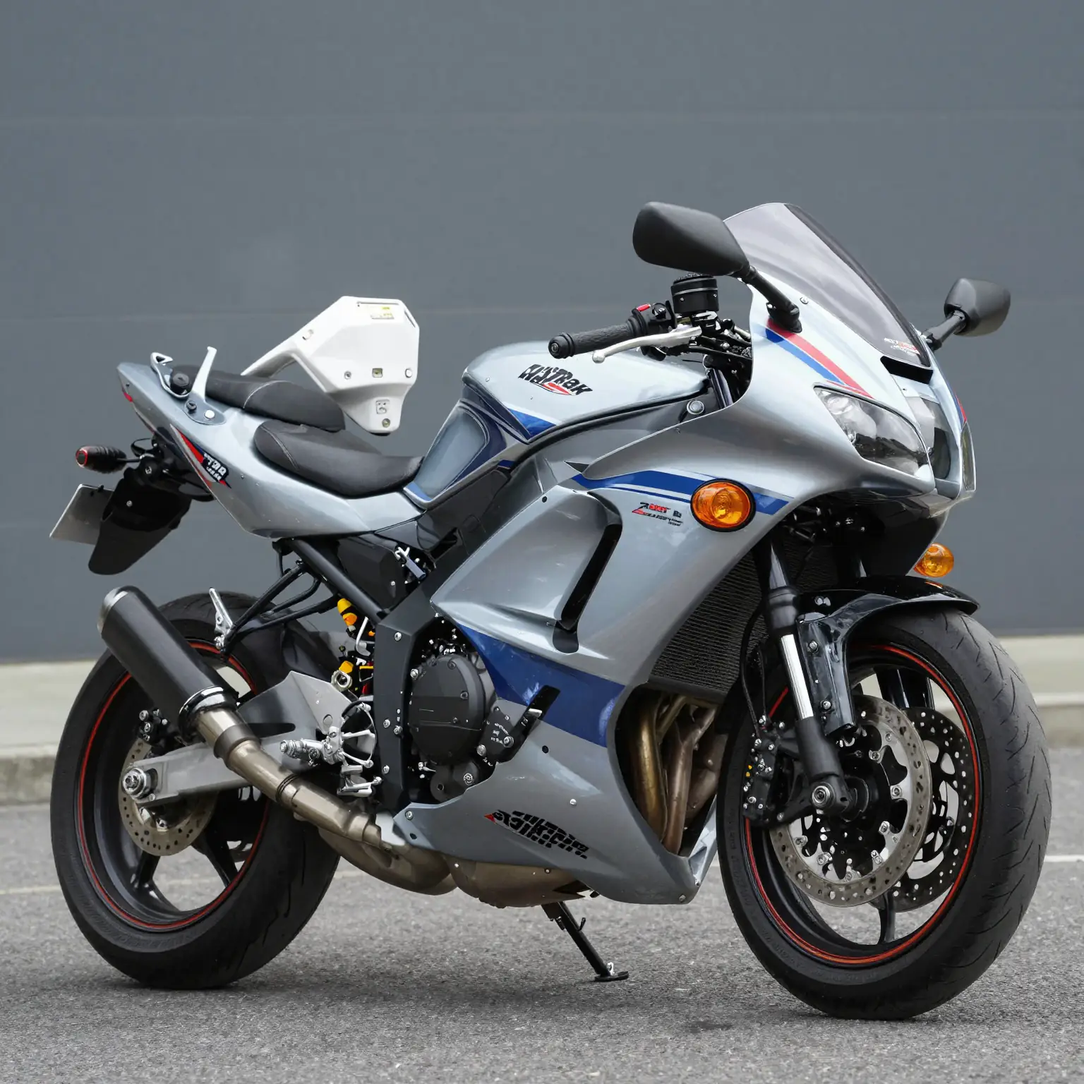 1989 Kawasaki ZX7 with Fairings